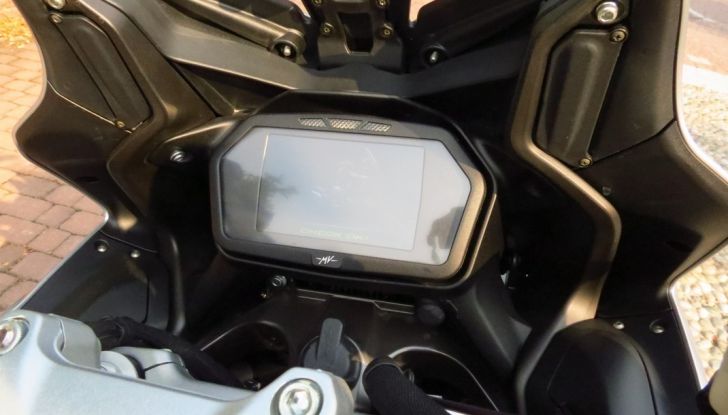 MV Agusta Turismo Veloce: la prova su strada - Foto 18 di 44