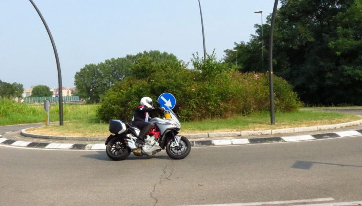 MV Agusta Turismo Veloce: la prova su strada - Foto 19 di 44