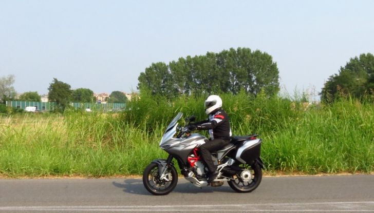 MV Agusta Turismo Veloce: la prova su strada - Foto 24 di 44