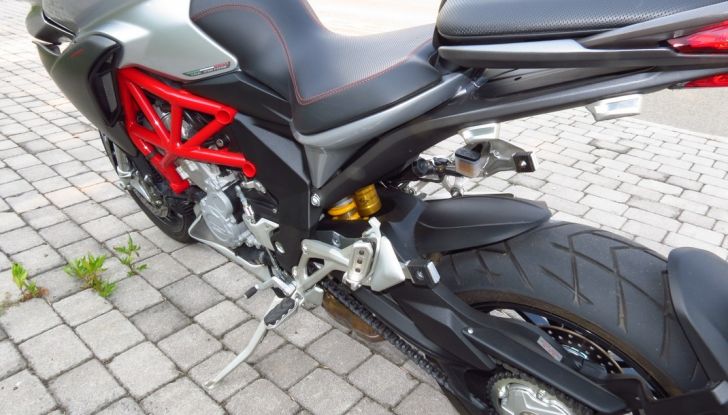 MV Agusta Turismo Veloce: la prova su strada - Foto 34 di 44