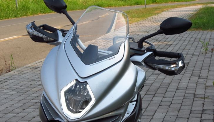 MV Agusta Turismo Veloce: la prova su strada - Foto 4 di 44