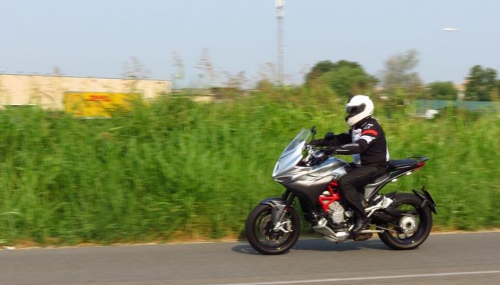 MV Agusta Turismo Veloce: la prova su strada - Foto 39 di 44