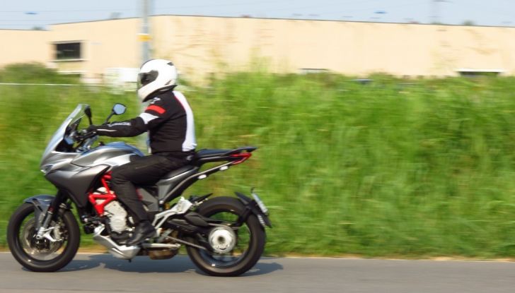 MV Agusta Turismo Veloce: la prova su strada - Foto 42 di 44