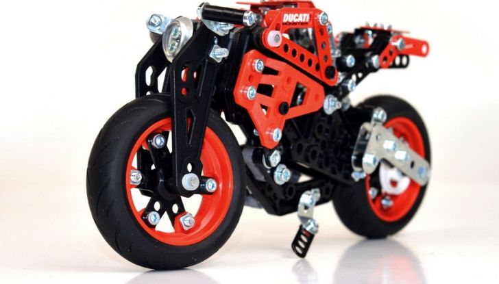 Ducati e Meccano: la Monster 1200 S diventa un kit di montaggio - Foto 3 di 7