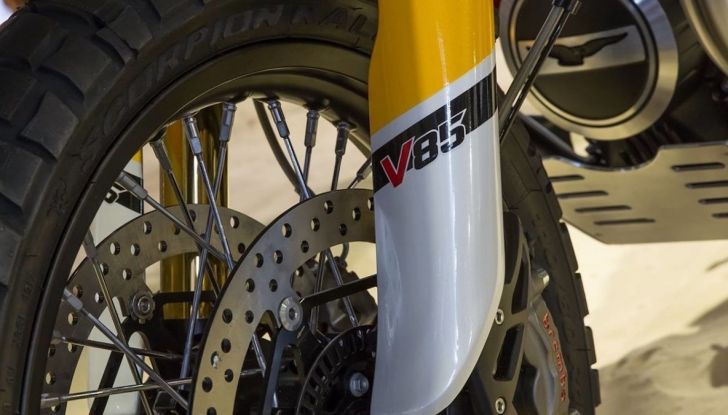 Moto Guzzi V85TT: ecco il prezzo ufficiale - Foto 11 di 11
