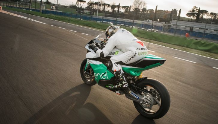 MotoE World cup: dal 2019 moto elettriche in pista - Foto 3 di 6