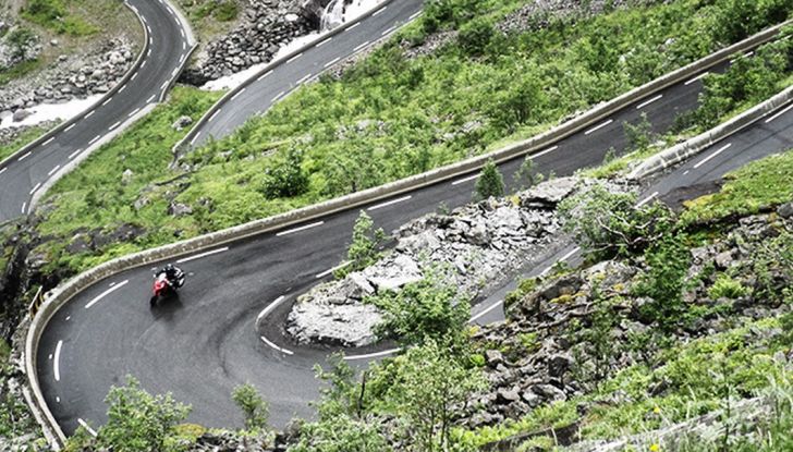 Un incredibile viaggio in moto tra i Fiordi norvegesi - Foto 4 di 12