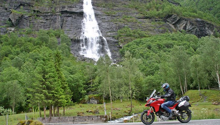 Un incredibile viaggio in moto tra i Fiordi norvegesi - Foto 10 di 12