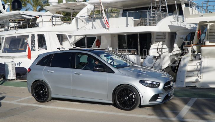 Nuova Mercedes Classe B prova su strada, allestimenti e motori - Foto 9 di 10