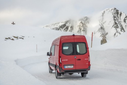 Nuovo Mercedes-Benz Sprinter 4×4: più efficienza, sicurezza e comfort - Foto 5 di 17
