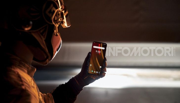 OnePlus 6T McLaren Edition, regalo per chi ama i motori - Foto 2 di 12