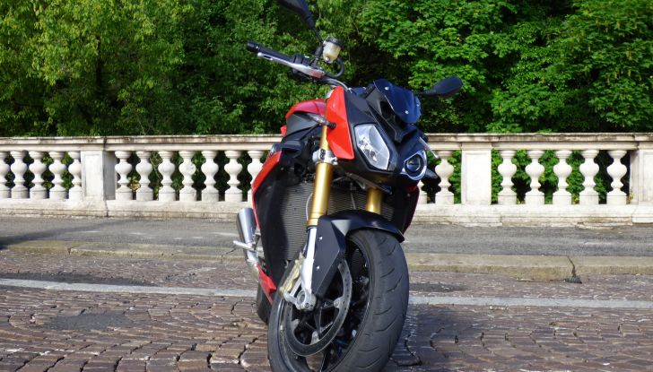 BMW S 1000 R, prova su strada:  Red Naked Redemption! - Foto 14 di 36