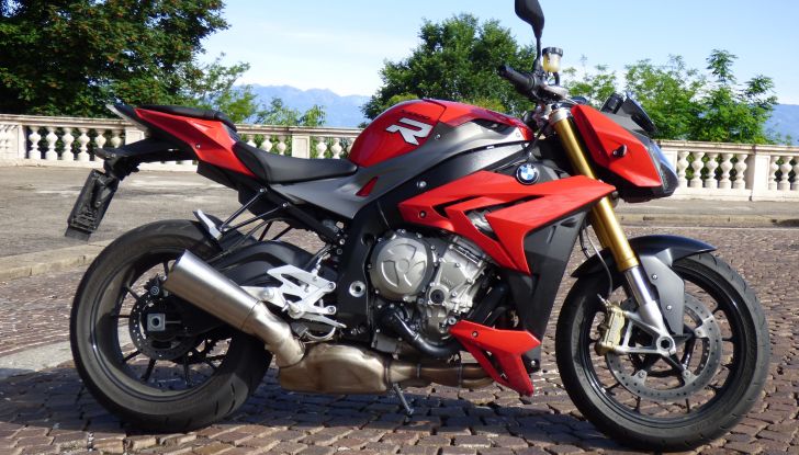 BMW S 1000 R, prova su strada:  Red Naked Redemption! - Foto 15 di 36