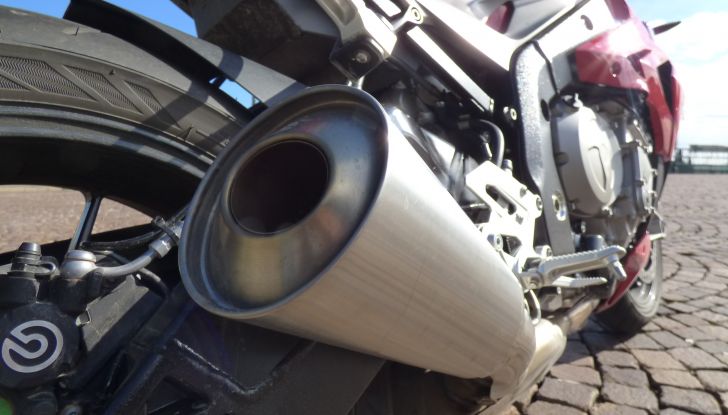 BMW S 1000 R, prova su strada:  Red Naked Redemption! - Foto 25 di 36