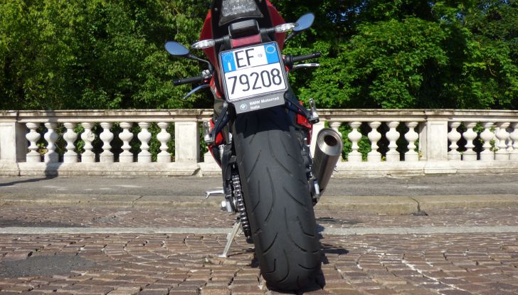 BMW S 1000 R, prova su strada:  Red Naked Redemption! - Foto 34 di 36