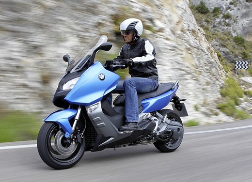 BMW C 600 Sport video ufficiale del maxi scooter sportivo BMW