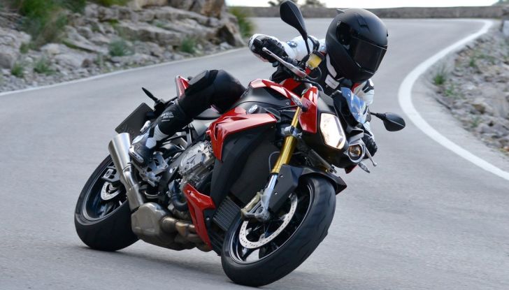 BMW S 1000 R, prova su strada:  Red Naked Redemption! - Foto 1 di 36