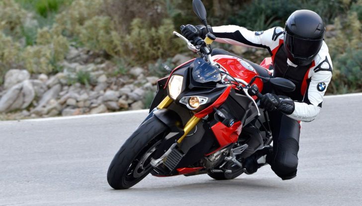 BMW S 1000 R, prova su strada:  Red Naked Redemption! - Foto 3 di 36