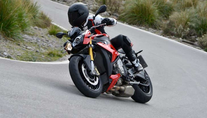 BMW S 1000 R, prova su strada:  Red Naked Redemption! - Foto 5 di 36