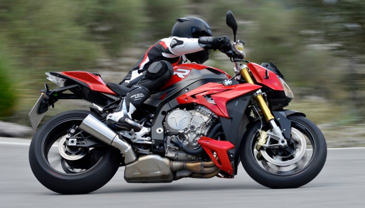 BMW S 1000 R, prova su strada:  Red Naked Redemption! - Foto 8 di 36