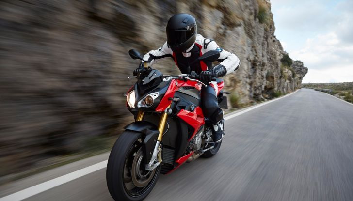 BMW S 1000 R, prova su strada:  Red Naked Redemption! - Foto 11 di 36