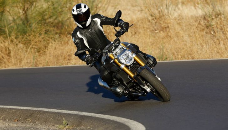Prova su strada BMW R 1200R: una tranquilla naked da paura! - Foto 2 di 22