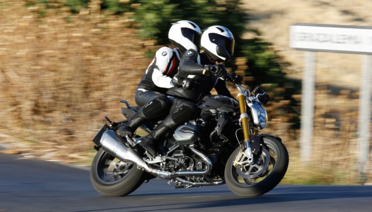 Prova su strada BMW R 1200R: una tranquilla naked da paura! - Foto 4 di 22