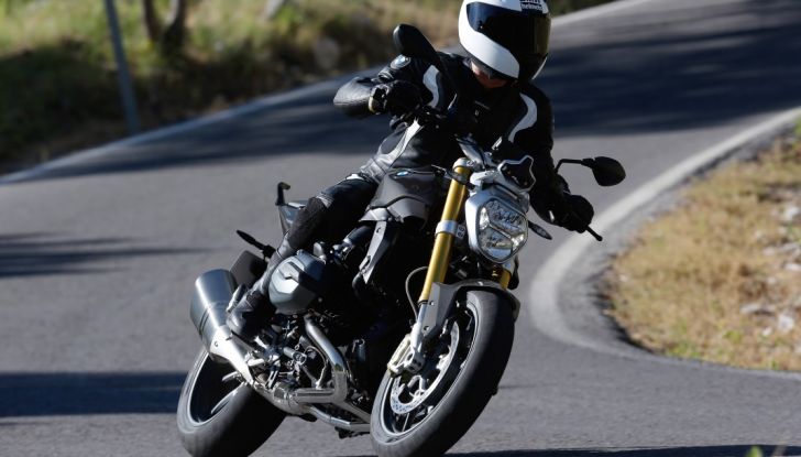 Prova su strada BMW R 1200R: una tranquilla naked da paura! - Foto 5 di 22