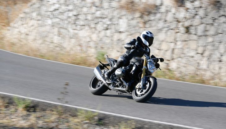 Prova su strada BMW R 1200R: una tranquilla naked da paura! - Foto 7 di 22