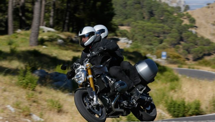 Prova su strada BMW R 1200R: una tranquilla naked da paura! - Foto 15 di 22