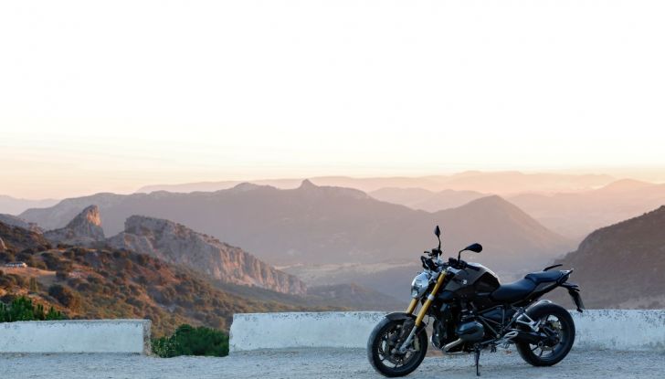 Prova su strada BMW R 1200R: una tranquilla naked da paura! - Foto 17 di 22