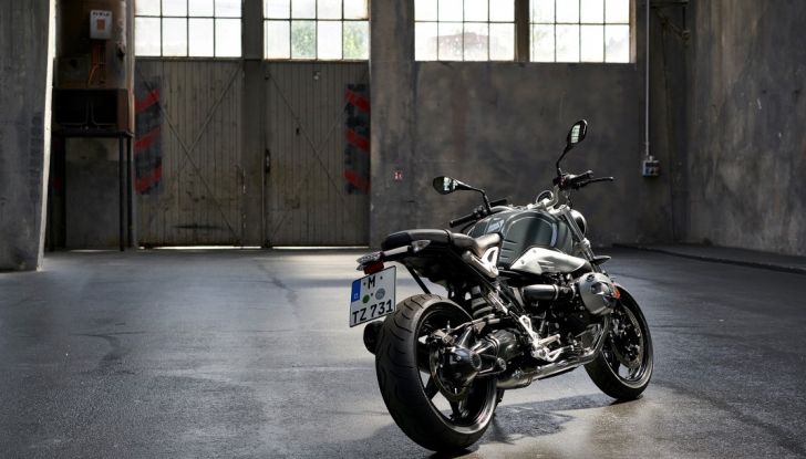 BMW presenta la R nineT Racer e la R nineT Pure 2017 - Foto 16 di 22