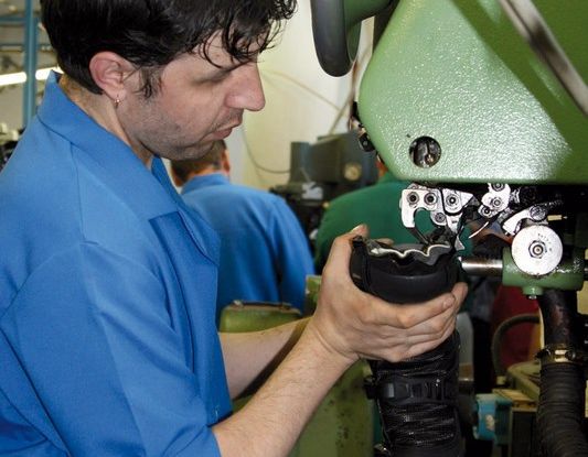 Stivali Forma Boots: Dentro il reparto di produzione - Foto 24 di 25