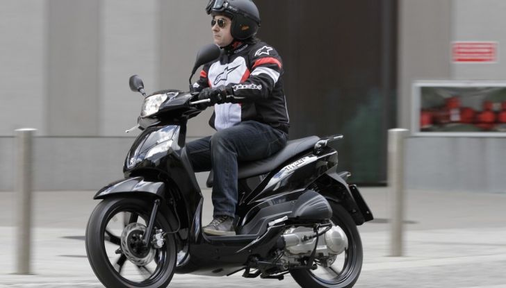 Prova Peugeot Tweet: lo scooter cittadino si fa in due - Foto 15 di 15