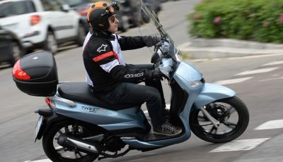 Prova Peugeot Tweet: lo scooter cittadino si fa in due