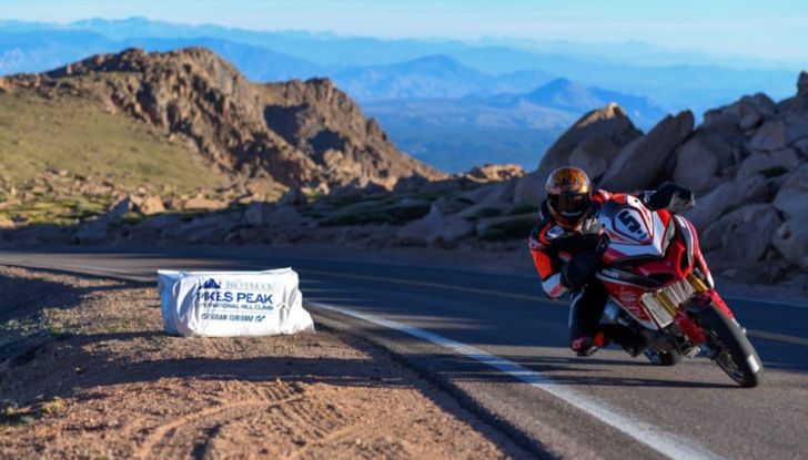 Ducati Multistrada 1260 trionfa alla Pikes Peak 2018 - Foto 3 di 8