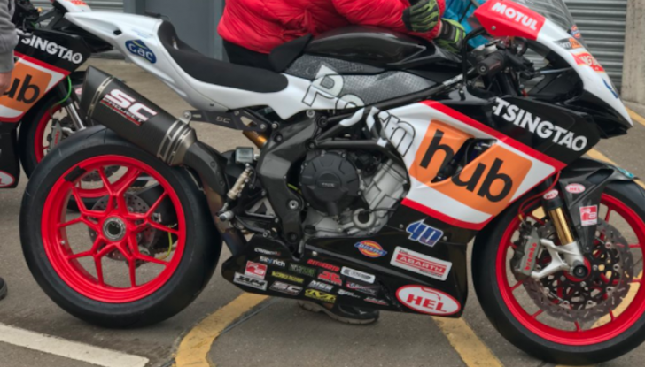 PornHub sponsor del team MV Agusta nella Superbike inglese - Foto 2 di 6