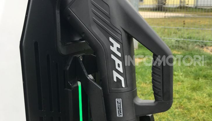 Porsche elettrica ricarica 100Km di autonomia in 3 minuti - Foto 3 di 41