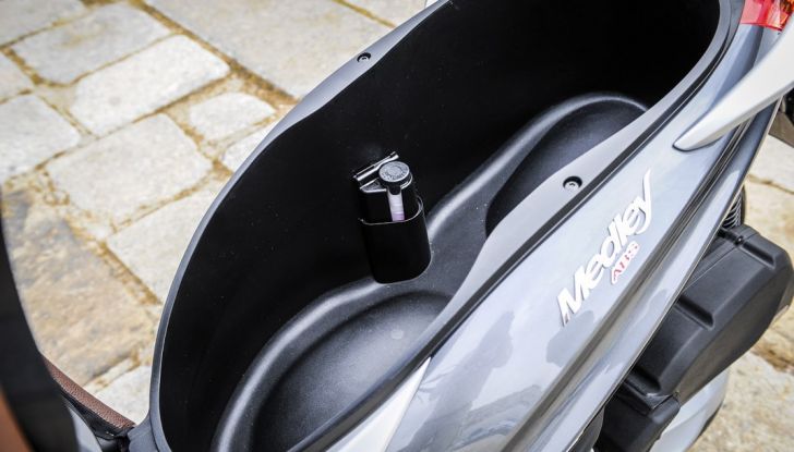 Prova su strada Piaggio Medley 2016, comfort in libertà - Foto 5 di 24