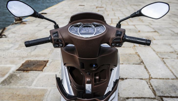 Prova su strada Piaggio Medley 2016, comfort in libertà - Foto 6 di 24