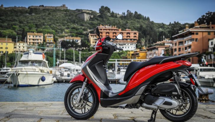 Prova su strada Piaggio Medley 2016, comfort in libertà - Foto 9 di 24