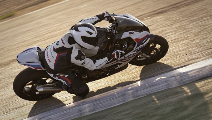 BMW S1000RR 2019: sportiva di razza con componenti M Performance Parts - Foto 3 di 10