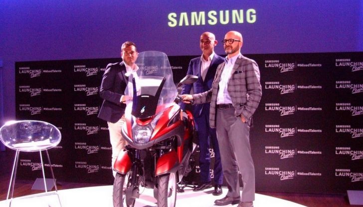 Samsung e Yamaha presentano il Tricity con Smart Windshield - Foto 13 di 27