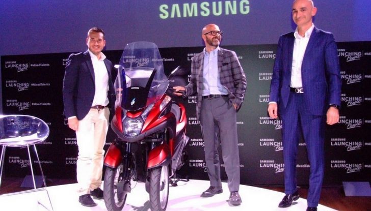 Samsung e Yamaha presentano il Tricity con Smart Windshield - Foto 14 di 27