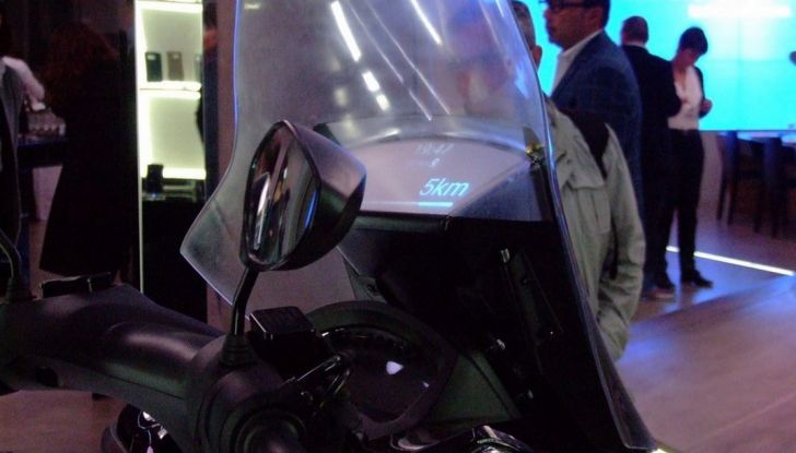 Samsung e Yamaha presentano il Tricity con Smart Windshield - Foto 15 di 27