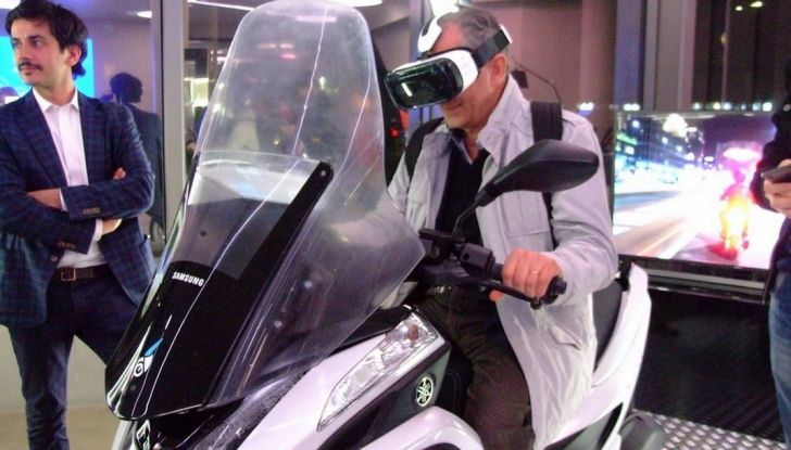 Samsung e Yamaha presentano il Tricity con Smart Windshield - Foto 17 di 27