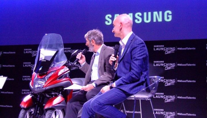 Samsung e Yamaha presentano il Tricity con Smart Windshield - Foto 9 di 27