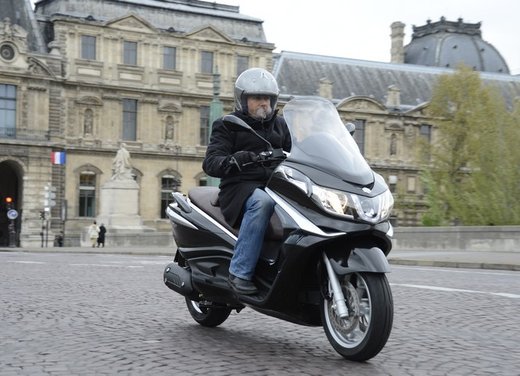 Piaggio X10: prova su strada dello scooter GT