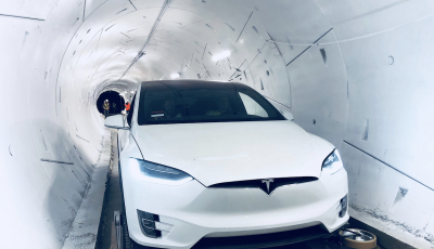 Il primo viaggio nel tunnel sotterraneo di Elon Musk a Los Angeles