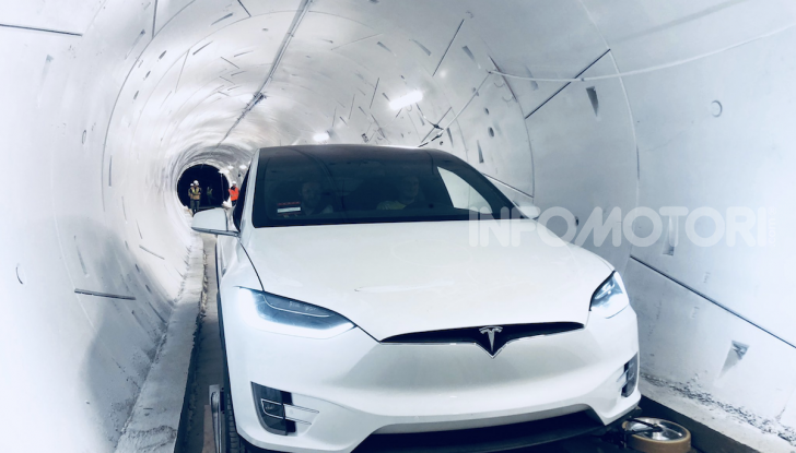 Il primo viaggio nel tunnel sotterraneo di Elon Musk a Los Angeles - Foto 1 di 4